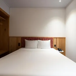 ** Hotel Haven Hut Riverside Vietnam